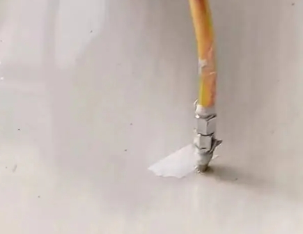 漯河市瓷砖空鼓维修公司专业解答在瓷砖铺贴过程中，如果使用的砂料过粗（如全部使用了粗砂），可能会导致以下问题