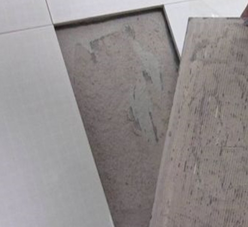 漯河市瓷砖空鼓维修公司分享瓷砖铺贴时如果打浆（即涂抹在瓷砖背面和基层上的砂浆或瓷砖胶）过少，会带来以下问题